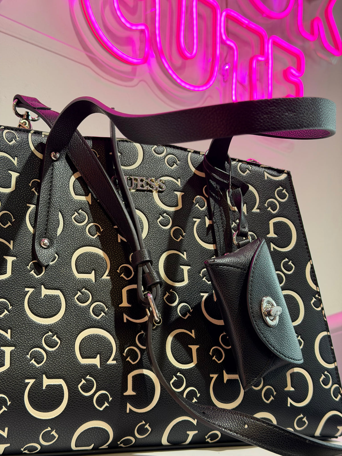 Bolso Guess monograma